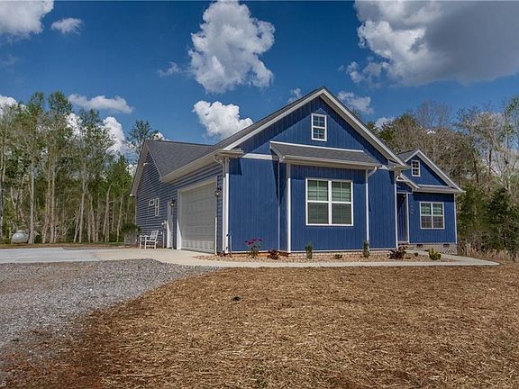 4th image of 1686 Friendship Rd