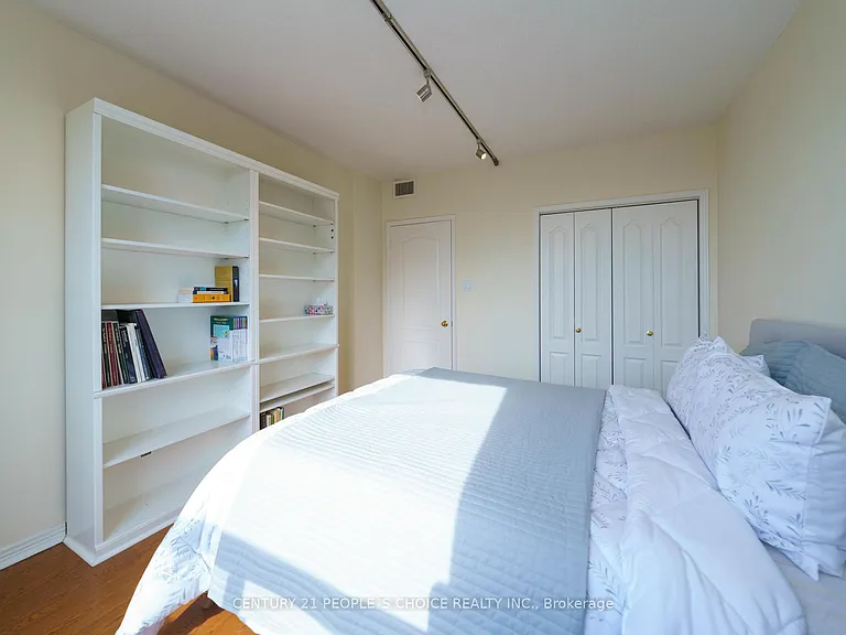1905 Pilgrims Way #506 — Photo 22
