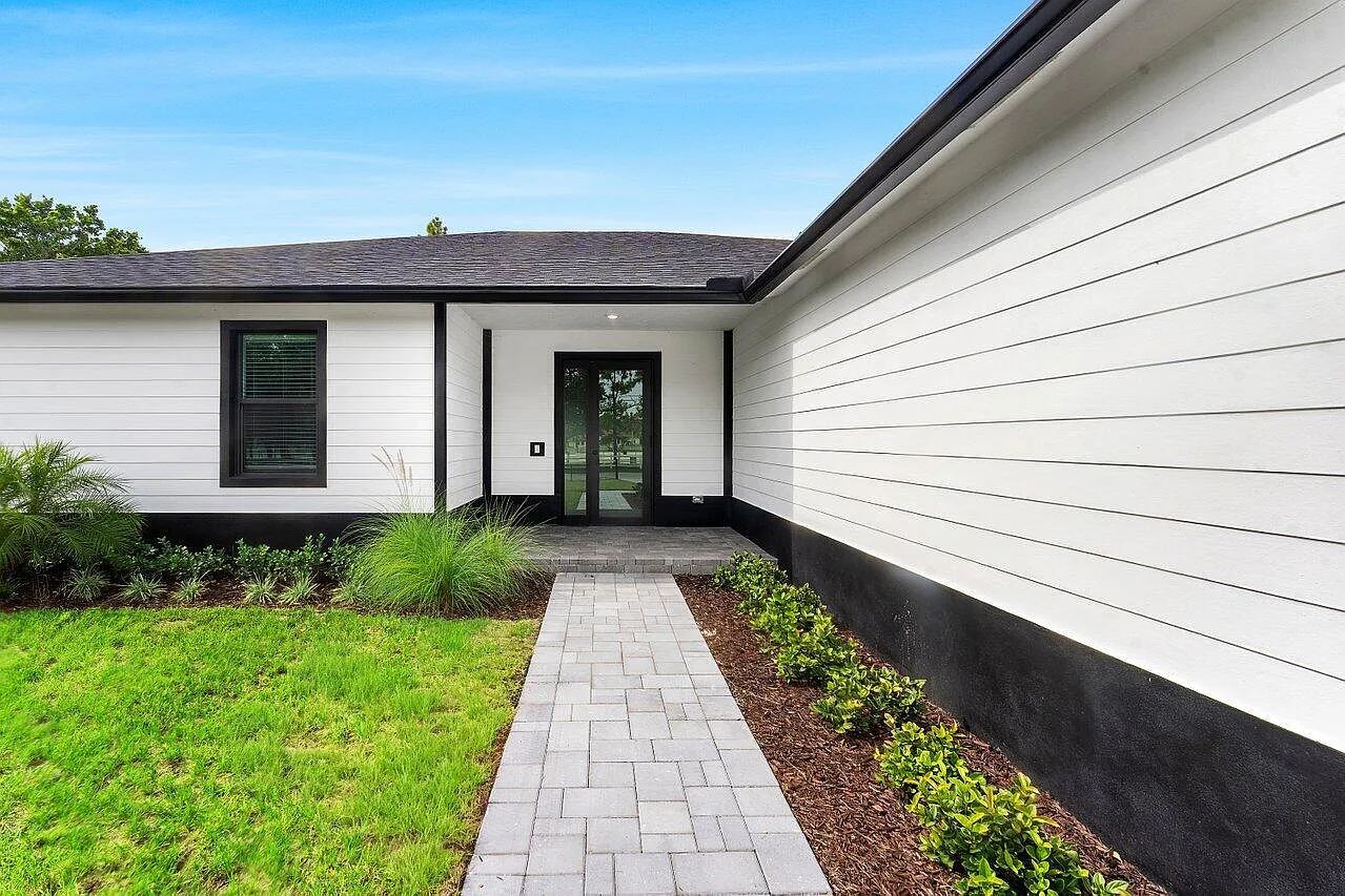 4 bed, 2.0 bath, 2298 sqft, $3,900 — Photo 3