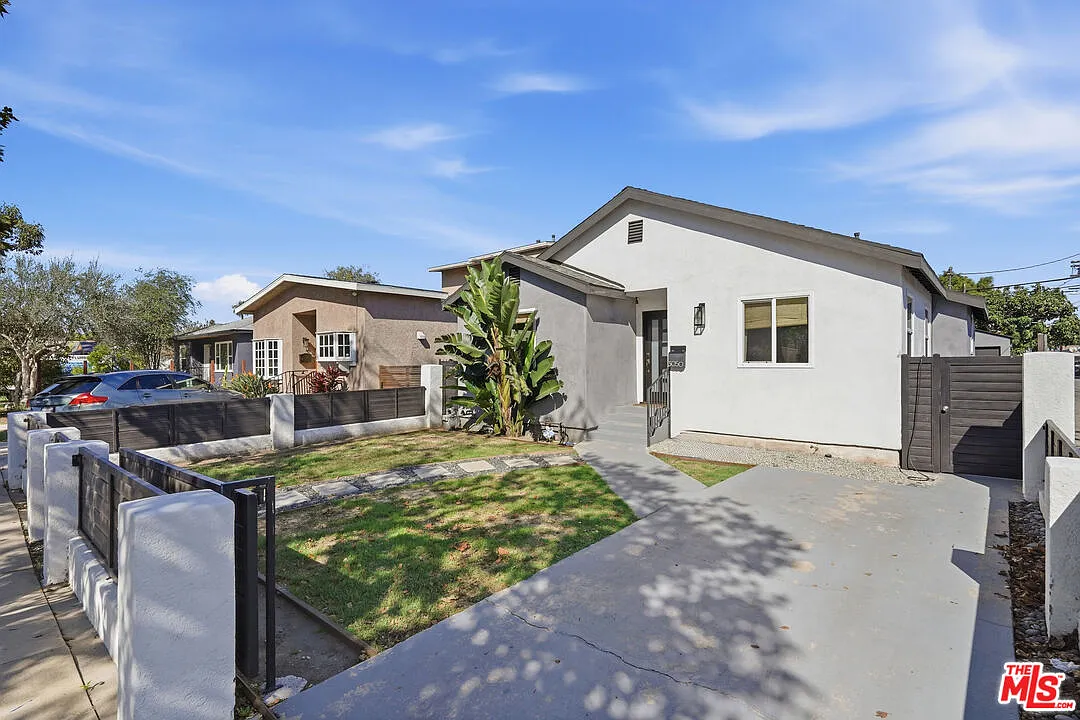 4 bed, 2.0 bath, 1969 sqft, $5,900 — Photo 3
