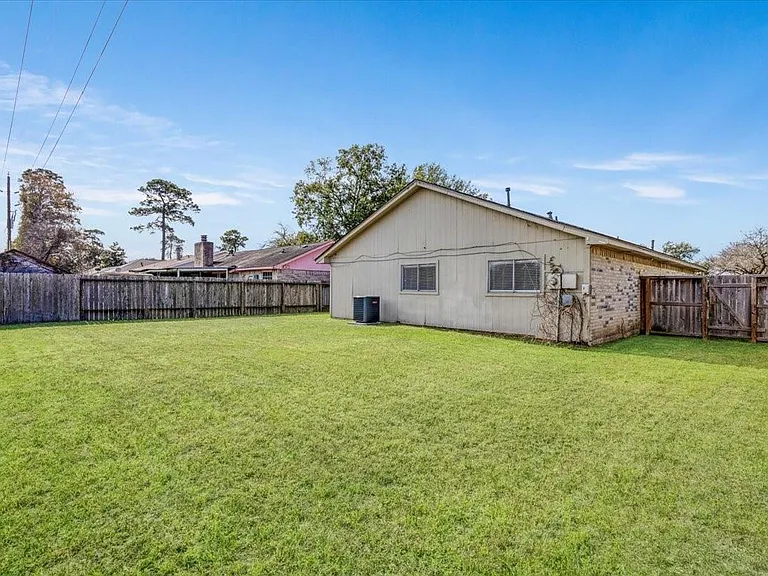 14818 Gladewick Dr — Photo 17