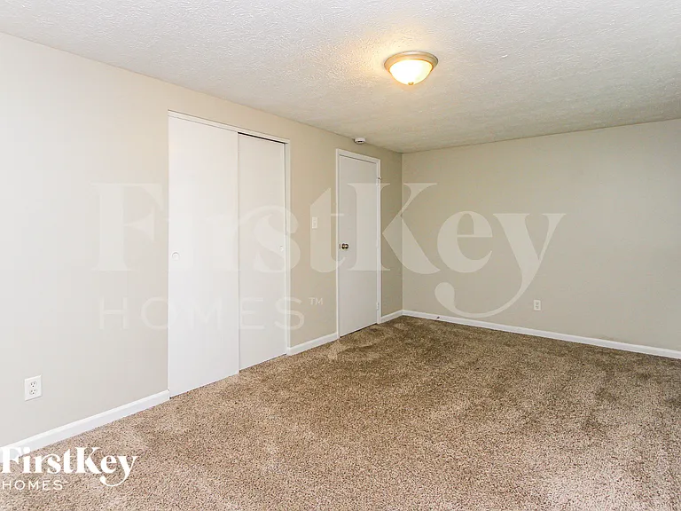 5717 Hacienda Ct — Photo 9