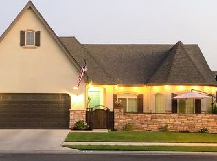 490 W Warwick Ave, Clovis, CA