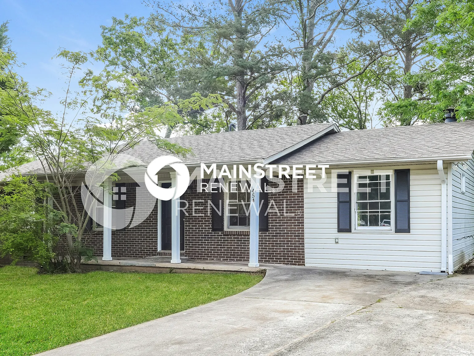 454 Roxbury Dr — Photo 3