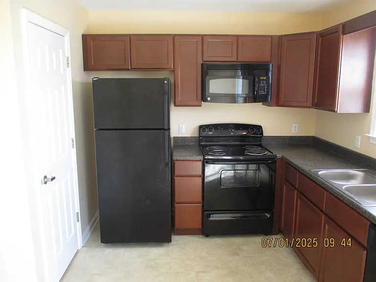 515 Leesburg Dr — Photo 7