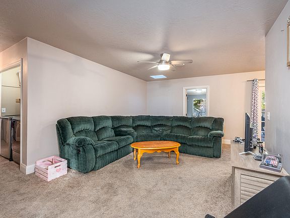 4th image of 298 N Saguaro Dr