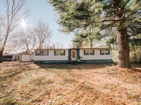 100 W Dewey St, Woodland, IL 60974