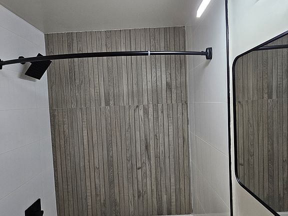 4th image of 2062 Grant Ave #2B-1Ba-805Sqft
