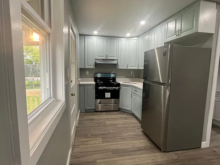 57 Waller St #1R — Photo 2