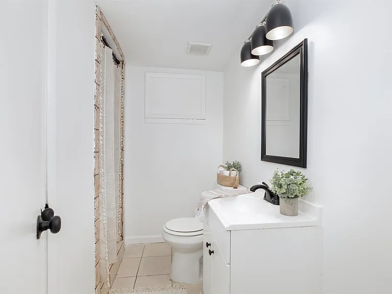 724 Rose Dr — Photo 15