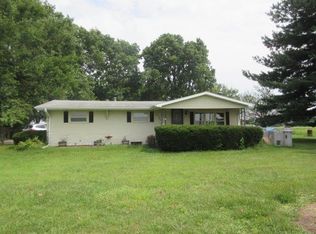 25300 Como Rd, Sterling, IL 61081