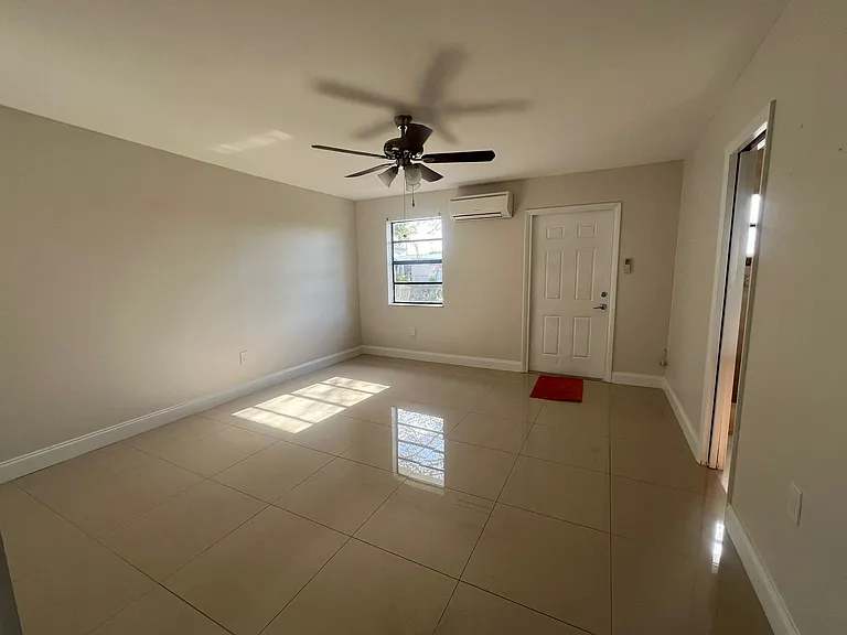 4501 SW 104th Ct — Photo 2