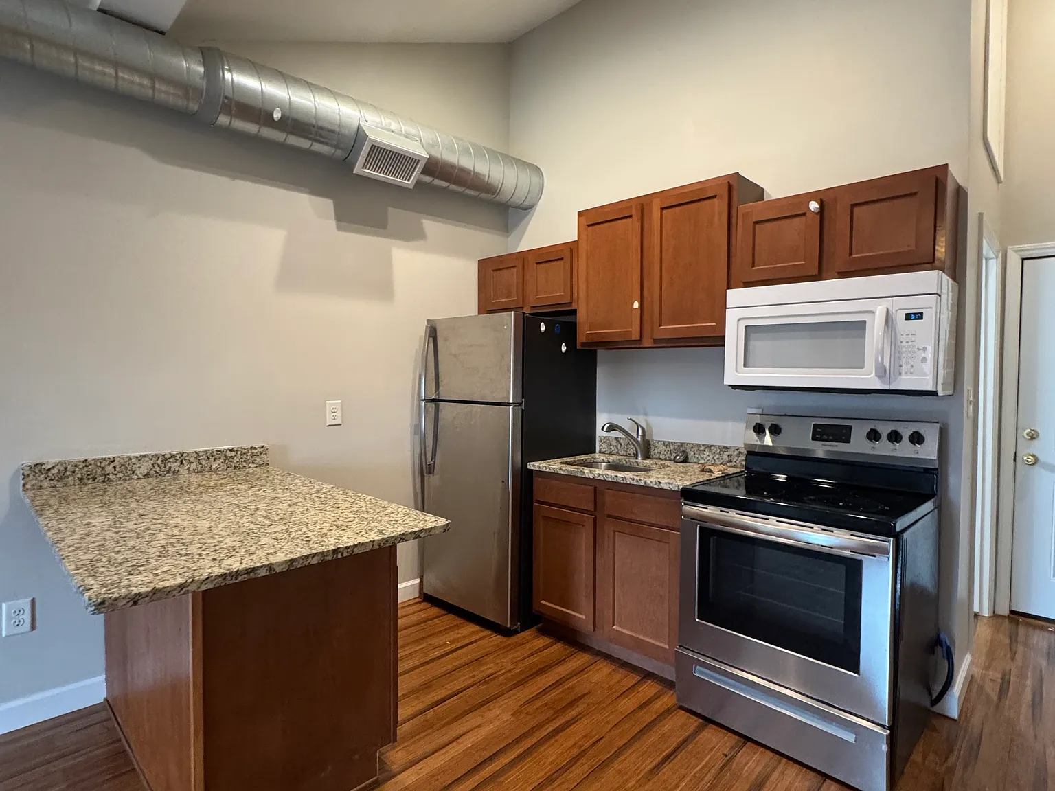 Studio, 600 sqft, $900 — Photo 3