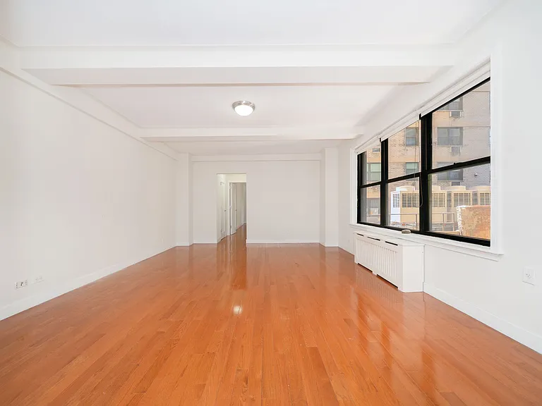 400 E 58th St #2G — Photo 2