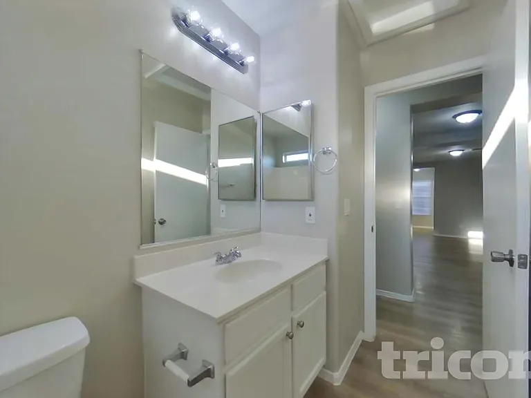 12601 W Pershing St — Photo 13