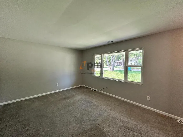 5929 Jefferson St — Photo 4