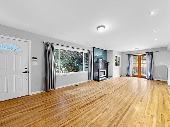4th image of 2155 Mohawk Ave