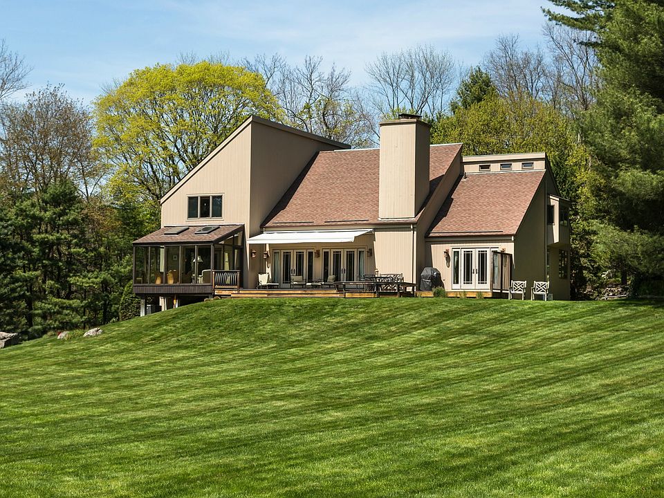 Sophisticated Greenfield Hill Contemporary