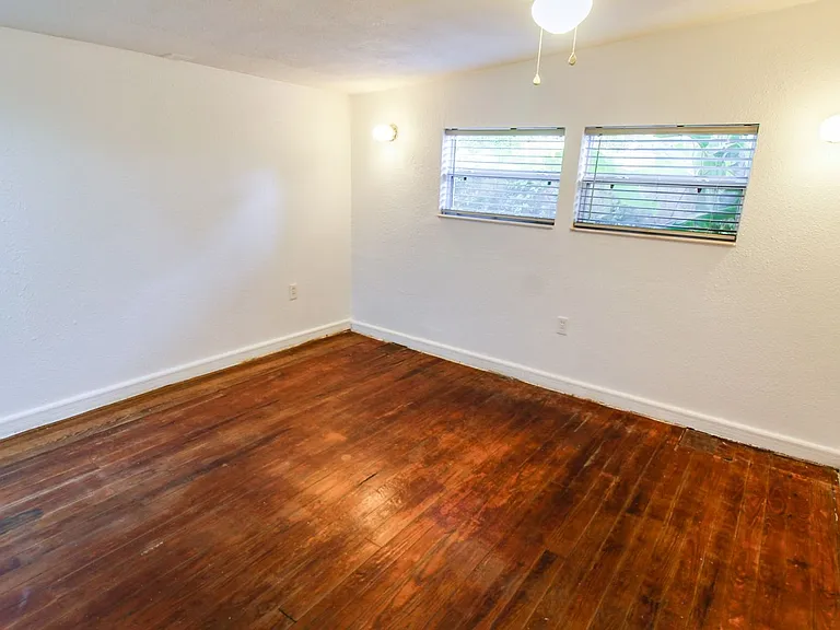 1709 Cloverlawn Ave — Photo 7