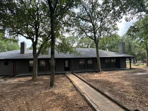 1908 Thousand Oaks Dr, Burleson, TX 76028