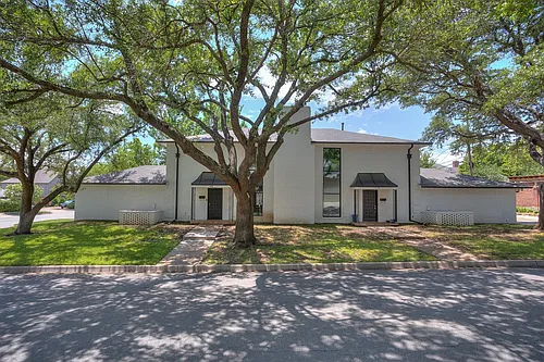 1616 Hulen St Photo 1