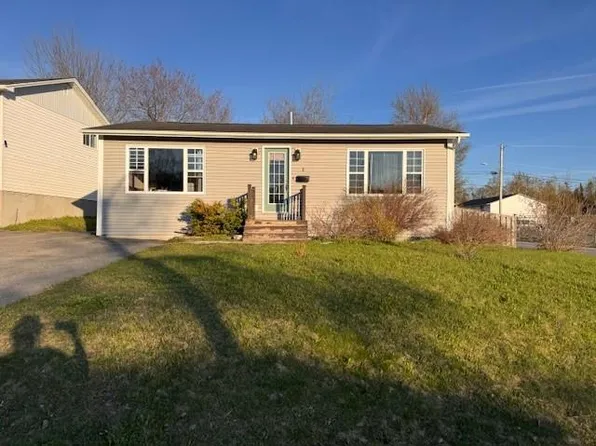 2 Heath Crescent, Gander, NL A1V1R1
