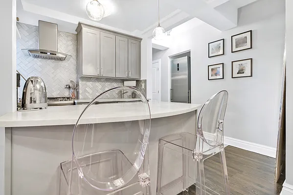 Sold by Hillel Realty Group | media 4