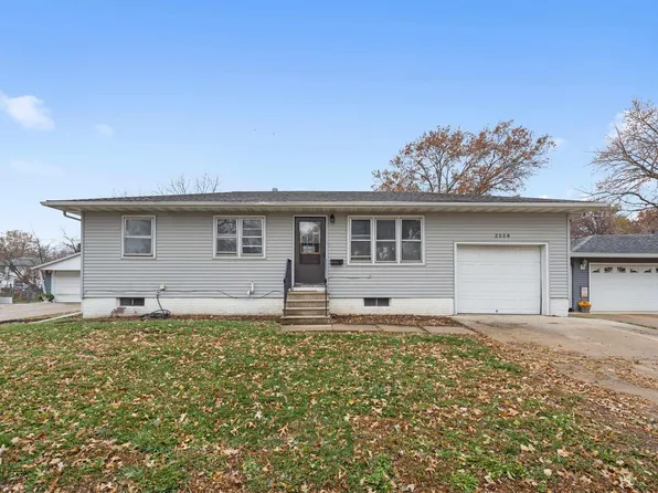 2558 W 9th St, Waterloo, IA 50702