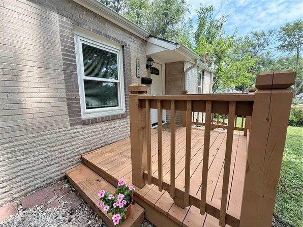 106 NE Ash St, Lees Summit, MO 64063