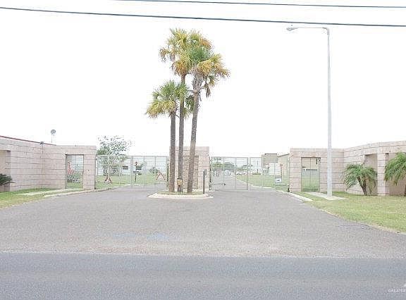 2nd image of 2502 Country Club Dr