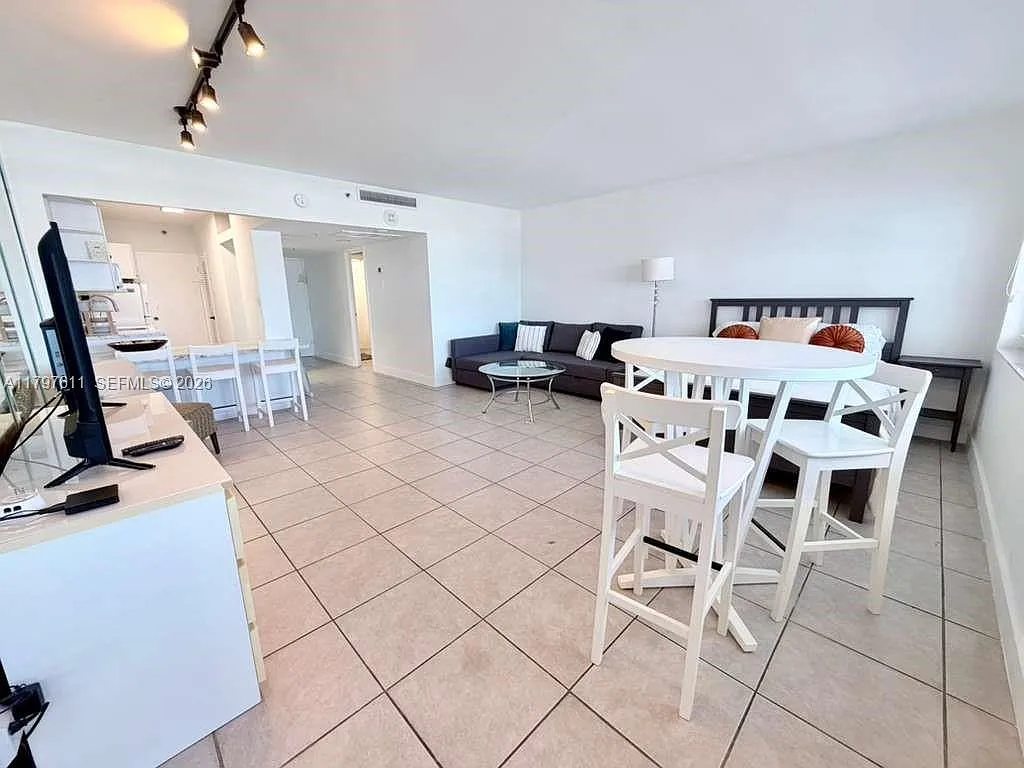 The Decoplage Condo — Photo 2