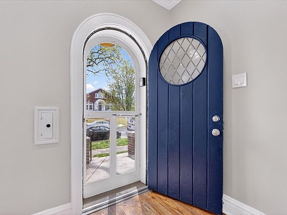 Front entryway _ easy access into the main living space