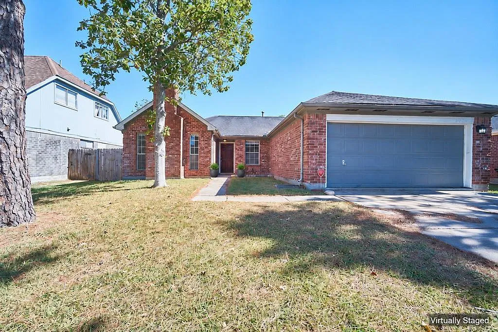 4 bed, 2.0 bath, 1726 sqft, $2,000 — Photo 2
