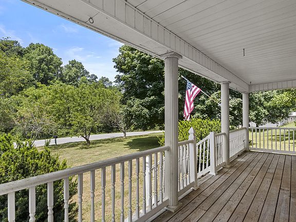 5th image of 1875 White Oak Rd