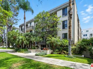 450 N Oakhurst Dr APT 101, Beverly Hills, CA 90210