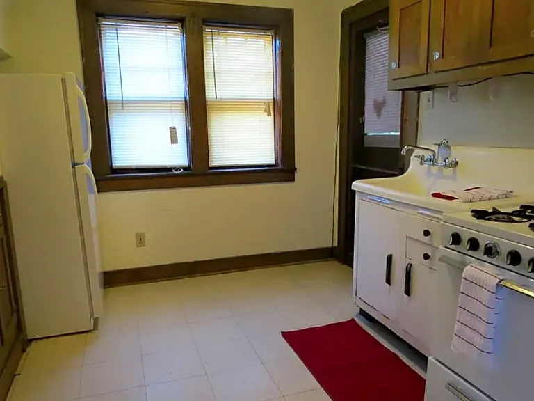 2 bed, 1.0 bath, 700 sqft, $990 — Photo 4
