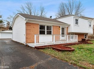 335 Chenault Rd, Buffalo Grove, IL 60089