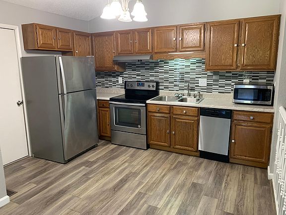 2nd image of 11 Peachtree Ln #12