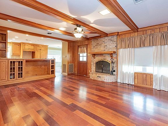3rd image of 206 Aundria Dr