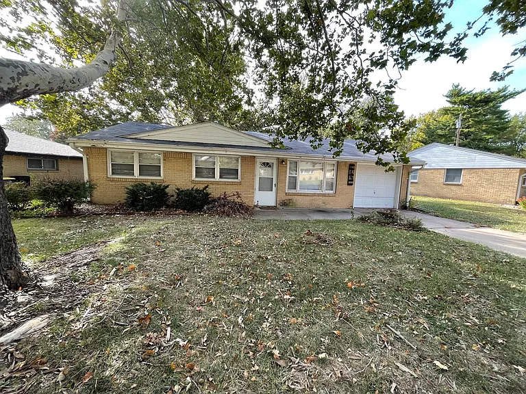 1733 Winne Dr — Photo 2