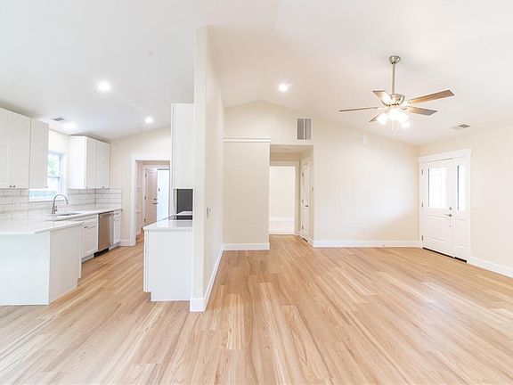 3rd image of 206 S 4th St