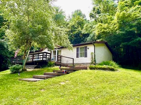 653 W River Dr, Connersville, IN 47331