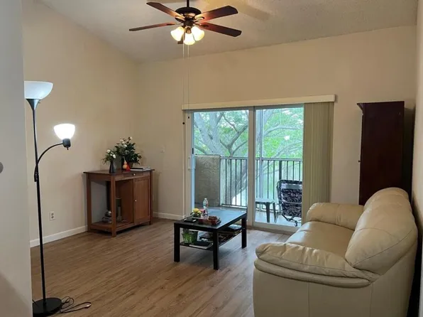 660 Cypress Club Way #L11, Pompano Beach, FL 33064