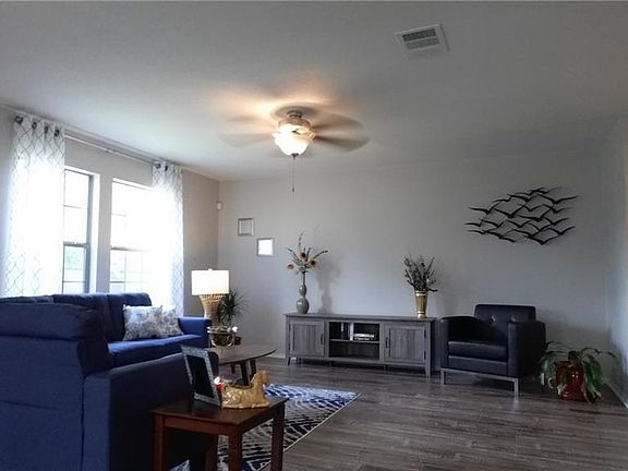 5th image of 306 Sunnyside Dr