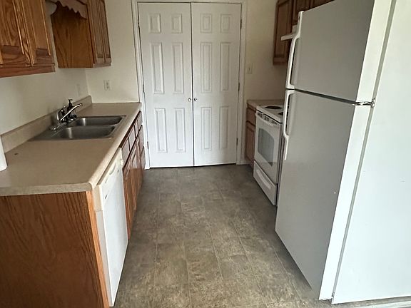 3rd image of 701 & 705 S Howell Ave #701-4