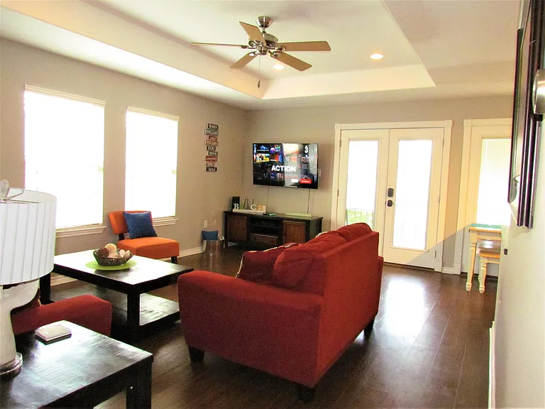 1024 S Live Oak St — Photo 8