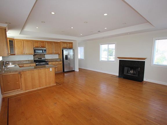 3rd image of 464 Cypress Ave