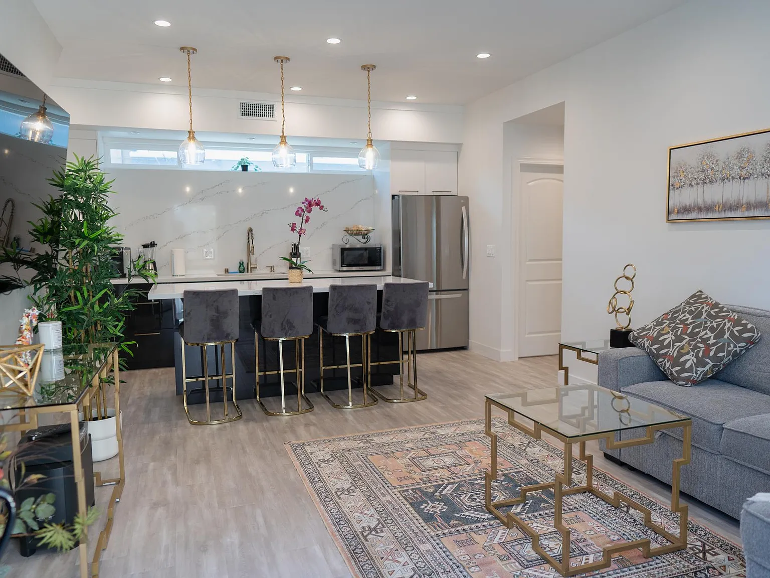 2 bed, 1000 sqft, $7,000 — Photo 2