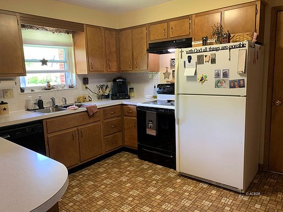 4th image of 26462 North St