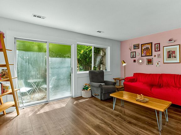 5th image of 220 Elizabeth St APT A3